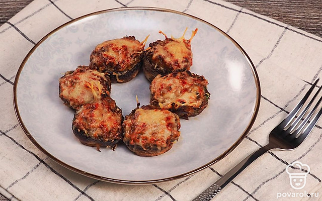 Грибы, фаршированные овощами — Рецепт с фото