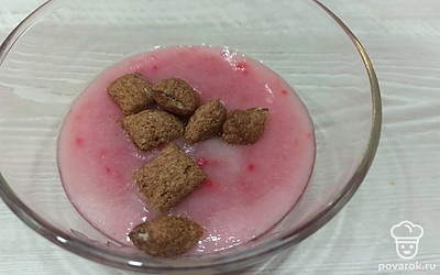 Украшаем манную кашу подушечками и подаем к столу. 