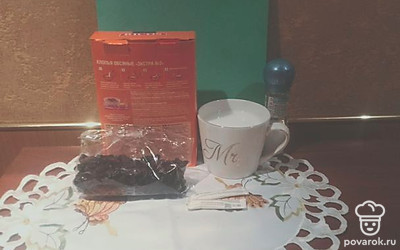 Подготовьте все ингредиенты. Вскипятите молоко.