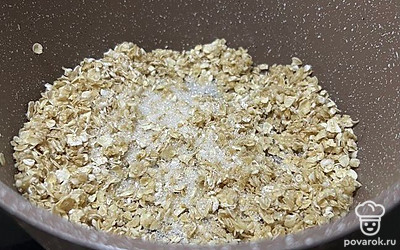 Посолите и добавьте сахар. 