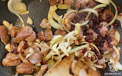 В течении 10-15 минут обжаривайте.