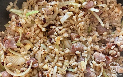 Обжаривайте все вместе в течении 5-10 минут.