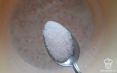 Добавьте 1 чайную ложку сахарного песка.