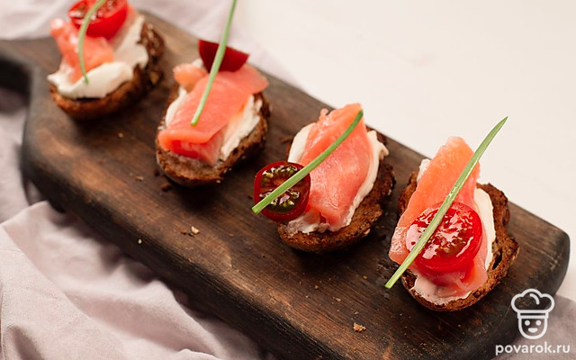 Брускетта с семгой — Рецепт с фото