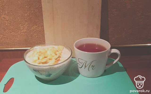 Овсяная каша на молоке с медом и яблоками — Рецепт с фото