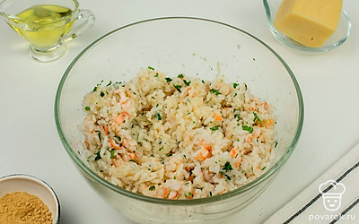 Перемешайте начинку.