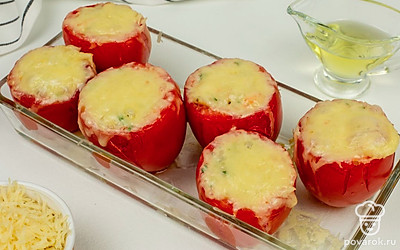 Перцы, фаршированные рисом и креветками, готовы.