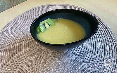 Подавать можно с любыми фруктами.