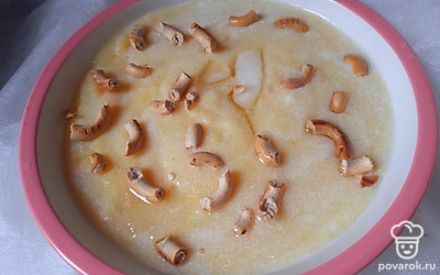 При подаче посыпьте разломанными сушками.