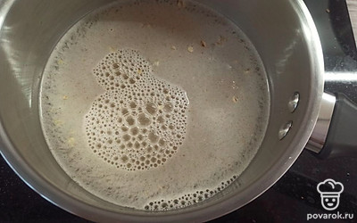 Затем заливаем водой и ставим на средний огонь. Варим 15 минут. 