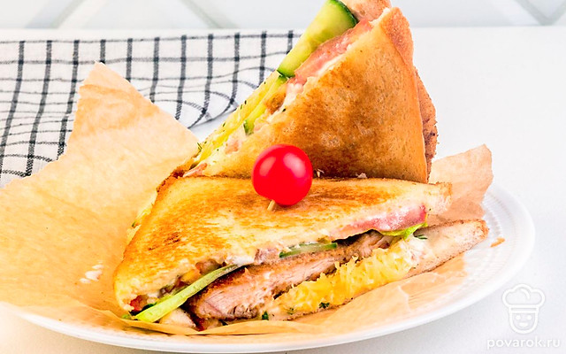 Сэндвич с курицей и помидором — Рецепт с фото