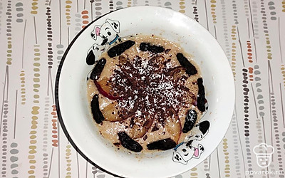 Дополнительно украсьте кашу кокосовой стружкой, грецким орехом или фундуком. Приятного вам аппетита!