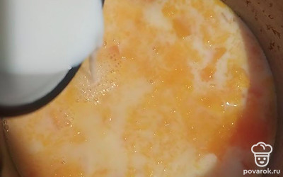 Как только рис сварится - добавляем молоко. 