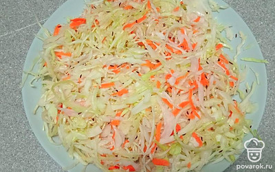 Перемешайте и хорошо помните руками.