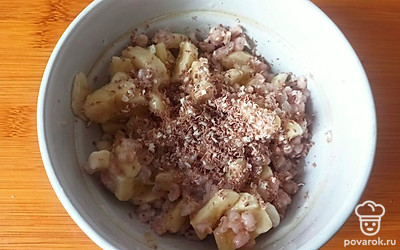 Подавайте порционно, украсив тертым шоколадом.