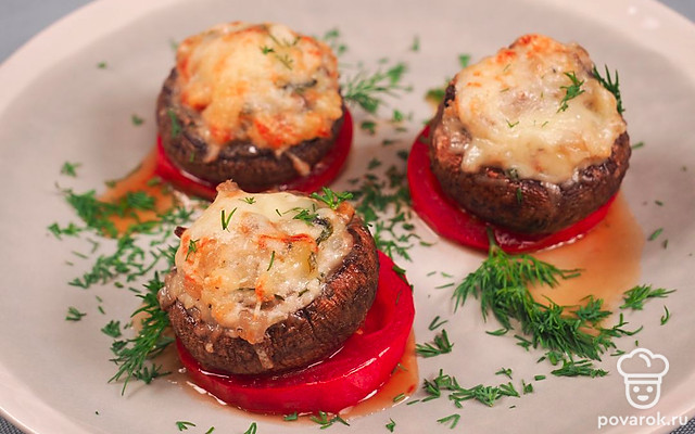 Шампиньоны, фаршированные сыром — Рецепт с фото