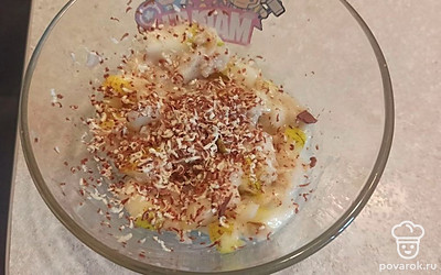 Украсьте тертым шоколадом и подавайте. 