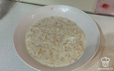 Готовую кашу выкладываем в тарелку, остужаем.