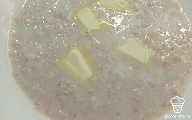 Каша овсяная на молоке с сливочном маслом и сахаром — Рецепт с фото