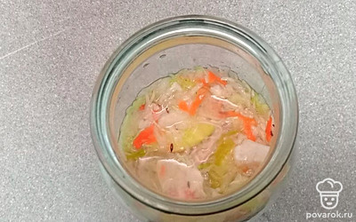 Оставьте капусту на четыре дня при комнатной температуре.