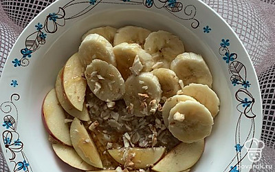 Готовое блюдо посыпаем орехами. Приятного аппетита.