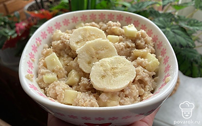 Перемешиваем и выкладываем сливочное масло.