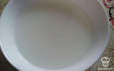 Добавить молоко. 