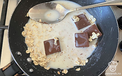 Все перемешайте и поставьте на огонь. 