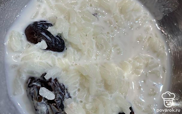 Молочная рисовая каша с черносливом — Рецепт с фото