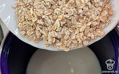 Добавляем крупу.