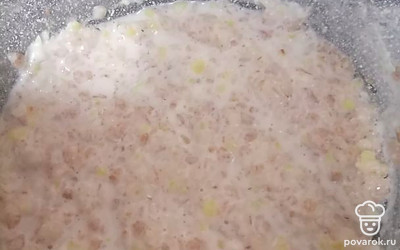 Доведите до кипения и варите в течение 5 минут периодически помешивая.