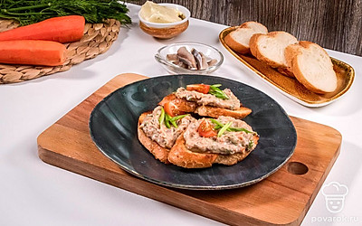 Украсьте бутерброды перышками зеленого лука и дольками томатов черри. Приятного аппетита.