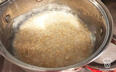 Овсянку отварите с сахаром.