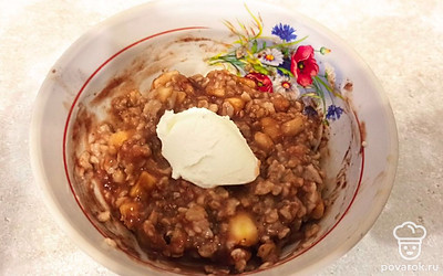 Подавайте, украсив мороженым.