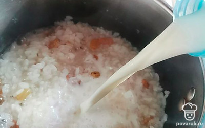 Добавить молоко. Варить 5 минут.