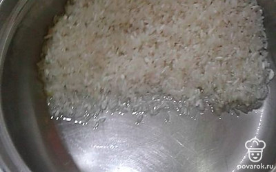 Промываем рис.