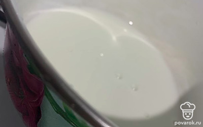 Молоко с водой ставим на огонь. Ждем, когда закипит.
