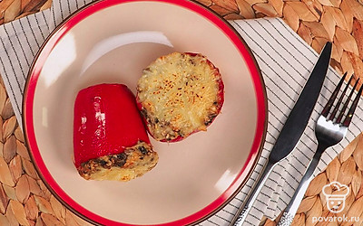 Фаршированные перцы могут быть как самостоятельным блюдом, так и закуской.