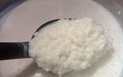 Добавляем рис. Варим до готовности риса.