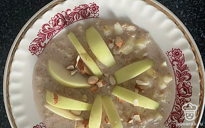 Перед подачей посыпаем орехами.