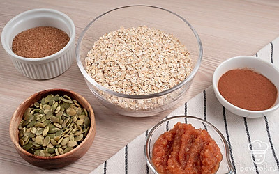 Подготовьте все ингредиенты и выложите их на стол. Очистите семечки, если это потребуется.