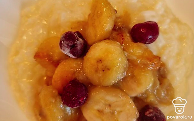 Рисовая молочная каша с карамелизированным бананом — Рецепт с фото