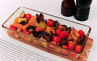 Перемешайте и поставьте в духовку, разогретую до 180 °C, на 25 минут.