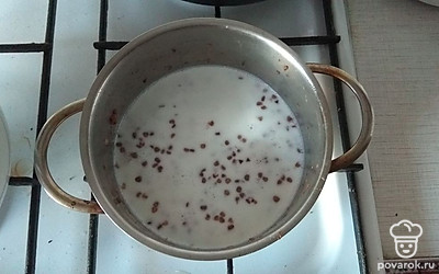 Выльем в кастрюлю с кашей.
