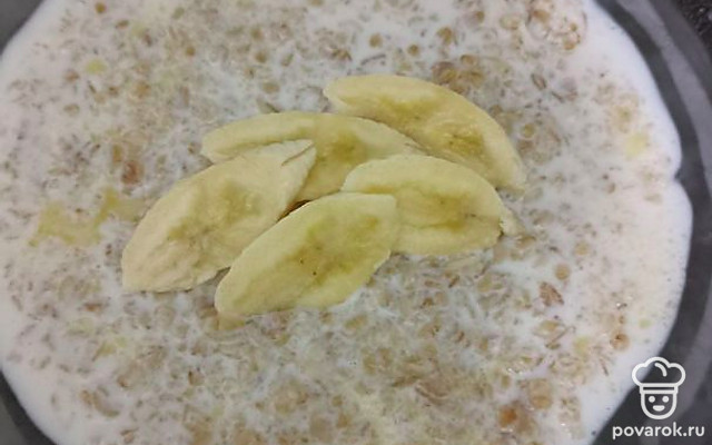 Овсяная каша на молоке с бананом — Рецепт с фото