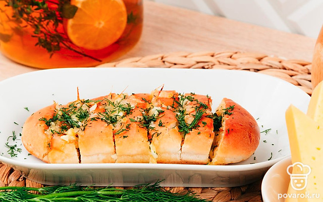 Багет с сыром и чесноком — Рецепт с фото