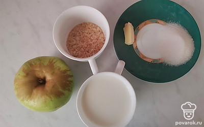 Подготовьте и отмерьте все ингредиенты. Компоте - это фруктовая начинка кулинарных изделий на основе фруктового или ягодного пюре. Для компоте возьте одно среднее или половину большого яблока.