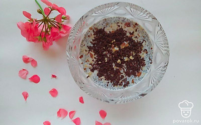 Кашу с семенами чиа на овсяном молоке можете добавить нарезкой банана, киви или любого другого фрукта.