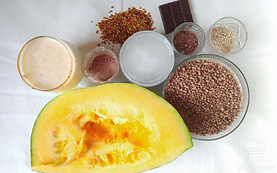 Гречневую крупу переберите, если необходимо, от мусора и палочек. Тыкву очистите от семечек и кожуры.