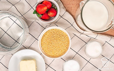 Крупу промойте в проточной воде, а затем залейте кипятком, это поможет снять горечь. Еще раз промойте крупу.